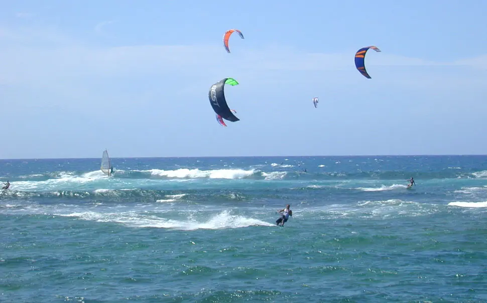 A kitesurfer on the sea off Oʻahu